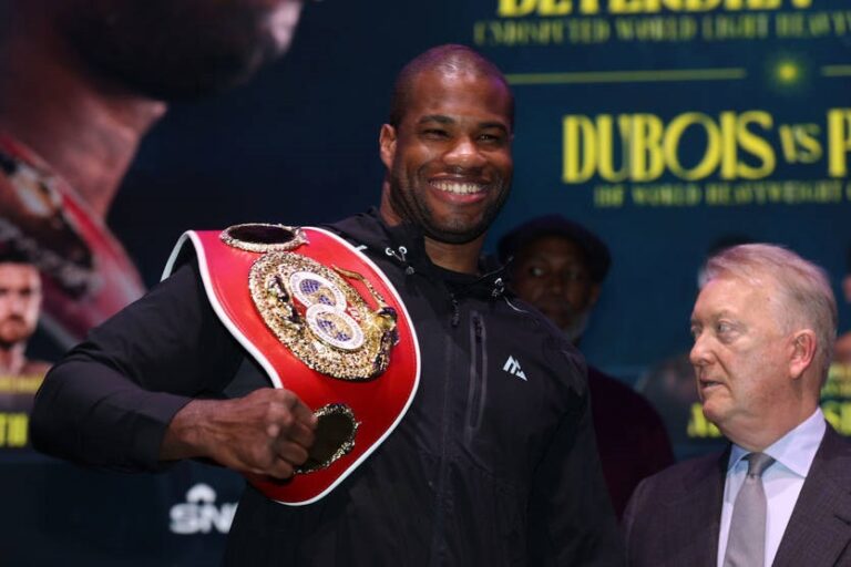 IBF призначила обов’язковий захист Дюбуа у разі зриву бою з Усиком