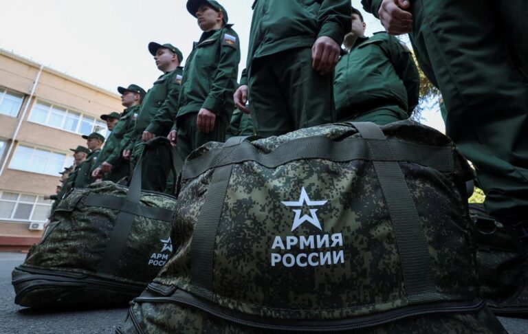Путін оголосив наймасовіший призов за 14 років