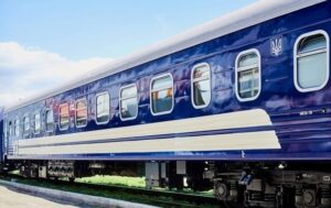 Новини України - Росіяни вдарили по вокзалу Херсона: пошкоджений вагон поїзда