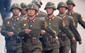 Новини світу - У КНДР військові тренуються на базі, схожій на Сеул - корейський полонений