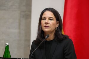 Новини світу - Бербок закликала не довіряти Путіну