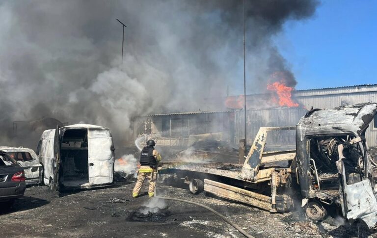 Дрони атакували Слов’янськ: спалахнули пожежі, поранено людину