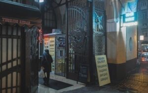 Новини бізнесу - Курс долара в Україні впав до мінімуму за півроку