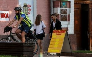 Новини бізнесу - НБУ знизив курси долара і євро на перший день травня