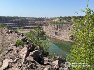 Новини України - Поліція заблокувала роботу підсанкційних кар’єрів і заводів