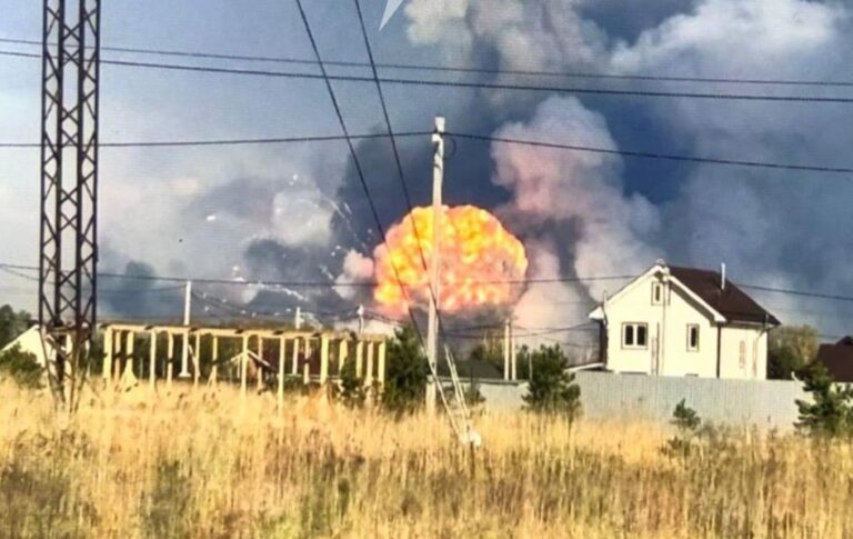 У Москві назвали “причину” вибухів на 51 арсеналі