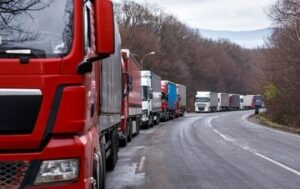 Новини України - Угорщина тимчасово обмежить рух вантажівок