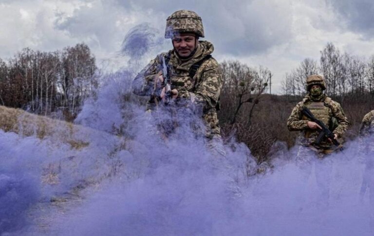 Українські воїни знищили за добу понад 1200 росіян