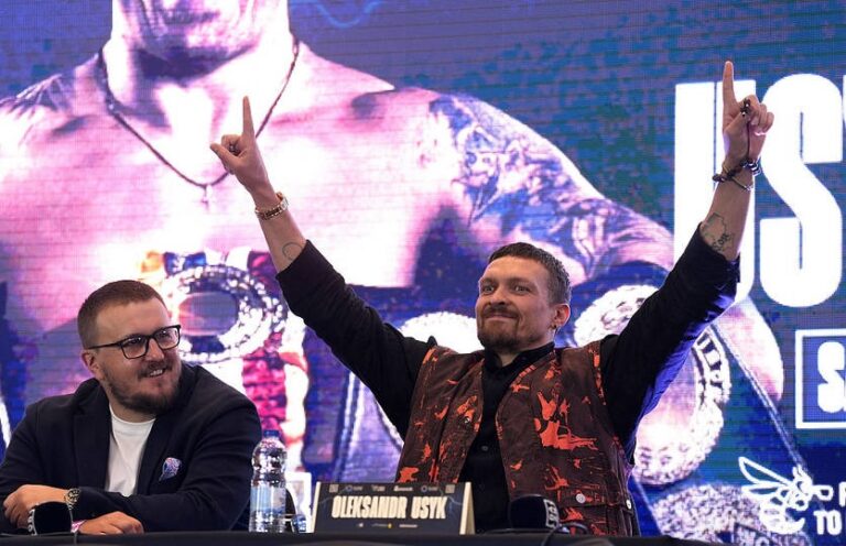 Усик анонсував початок підготовки до реваншу з Дюбуа