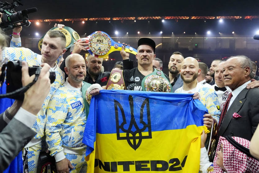 Новини спорту - Відомий тренер назвав Усика найкращим боксером в історії