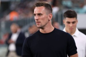 Новини спорту - Зарплату скоротили вдвічі: форвард Юве все ж вирішив залишитися в команді
