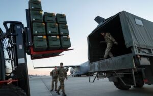 Новини світу - Допомога за долари: чи продаватиме Америка зброю Україні