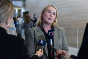 Новини світу - Глава Міноборони Чехія потрапила в аварію