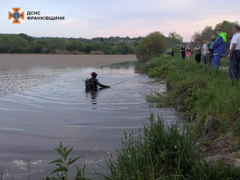 На Прикарпатті у ставку потонув хлопчик