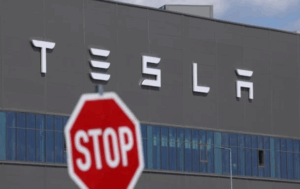 Новини бізнесу - Продажі Tesla впали на 49% у квітні - ЗМІ