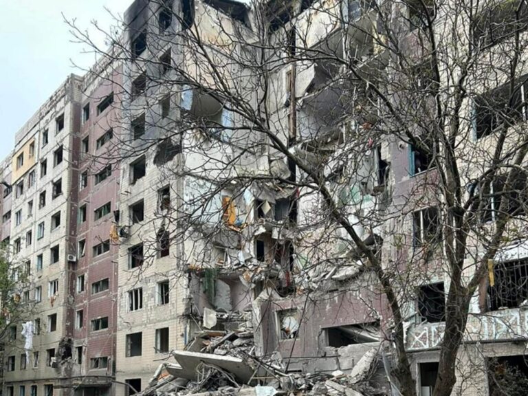 Росіяни скинули авіабомбу на багатоповерхівку в Костянтинівці, 12 поранених