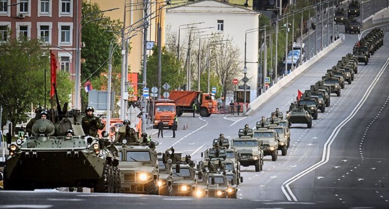 Сі їде, готують провокації. Парад у Москві