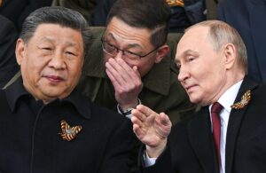 Новини світу - Трибуна на параді: Путін, Сі і злочинці