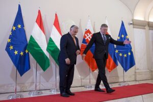 Новини світу - Угорщина та Словаччина відмовилися підтримати документ про стійкість ЄС