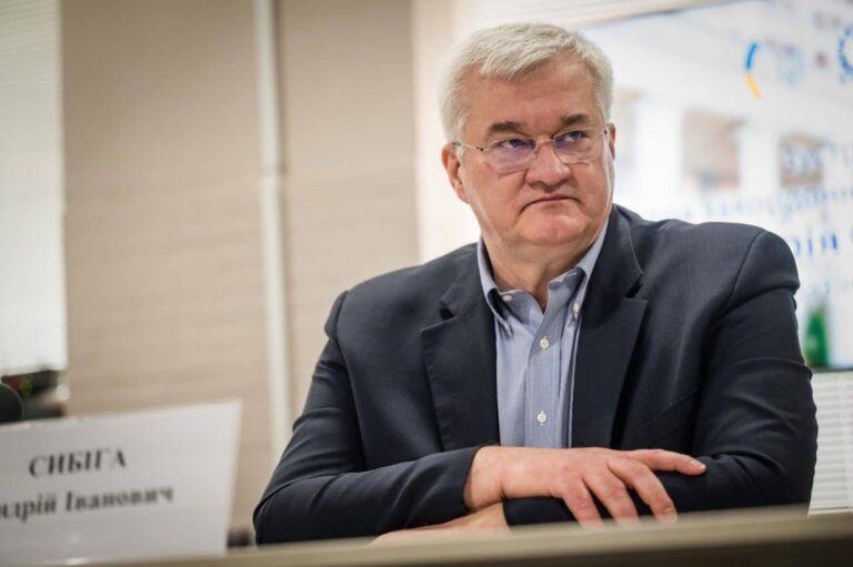 Україна висилає двох угорських дипломатів