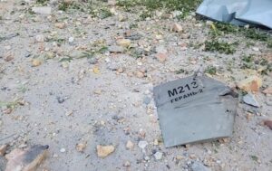 Новини Києва - Уламки збитого БПЛА пошкодили дах будівлі у Голосіївському районі Києва