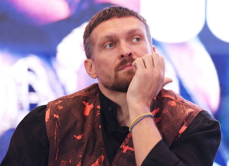 Усик вирішує, хто переважить для останнього бою на рингу