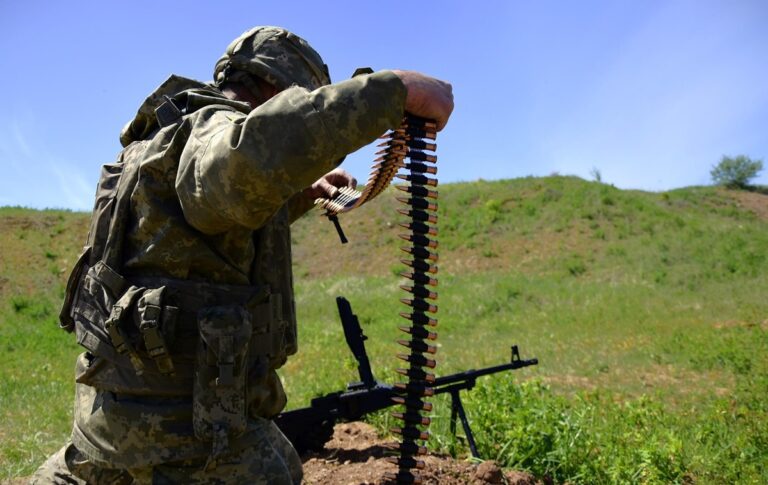 Армія РФ тисне на трьох напрямках – Генштаб