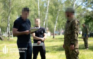 Новини України - Чотирьох військових затримали за непокору - ДБР