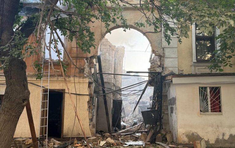 В Одесі з-під завалів дістали загиблу