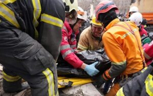 Новини України - Атака на Харків: пожежа в будинку, 13 потерпілих