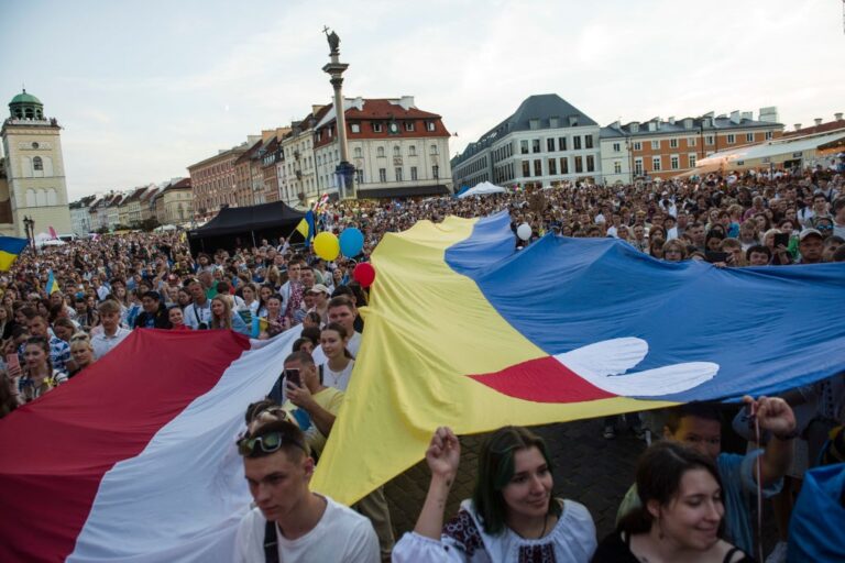 Польща закриє притулки для більшості біженців з України