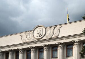 Новини України - Рада дозволила військові контракти 60+