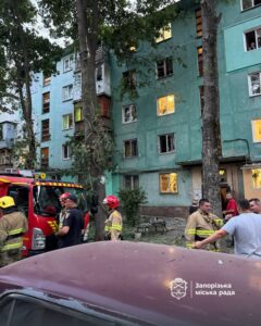 Новини України - Росіяни атакували дроном багатоповерхівку у Запоріжжі