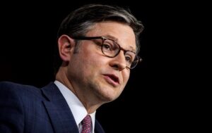 Новини світу - Спікер Джонсон розповів про долю законопроєкту про "драконівські санкції"