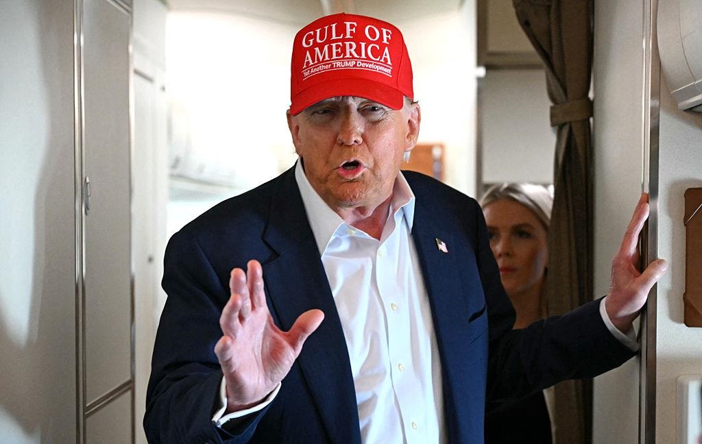 Новини світу - Трамп назвав "стратегічною" розмову із Зеленським