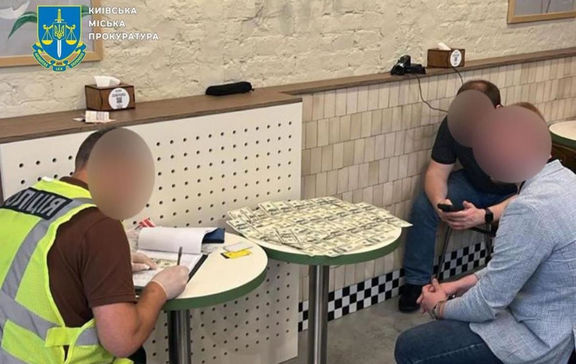 Новини Києва - У Києві працівника суду за гроші "допомагав" колегам оновити дані в ТЦК