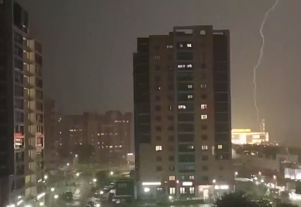 Новини світу - У Москві та Підмосков'ї шторм спричинив пожежі та блекаут