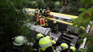 Новини світу - У Німеччині з рейок зійшов потяг: є загиблі