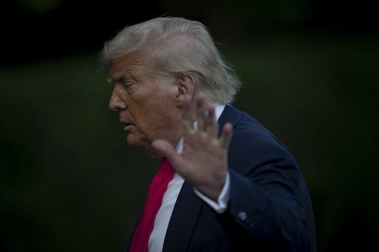 У Трампа рекордно впав рейтинг – опитування