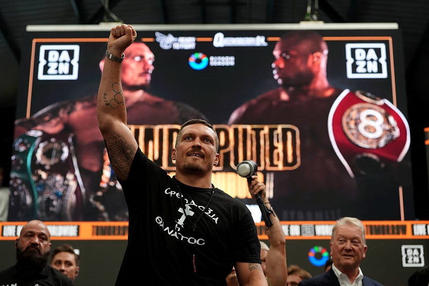 Новини спорту - Усик прибув на Вемблі на бій проти Дюбуа