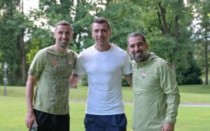 Новини спорту - Відомий футболіст відвідав тренування Шахтаря