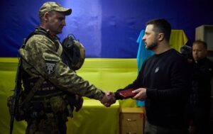 Новини України - Виплати і додаткові дні відпустки: президент анонсував рішення для армійців