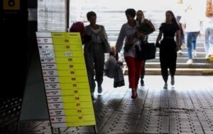 Новини бізнесу - Курс долара в Україні впав до мінімуму з квітня