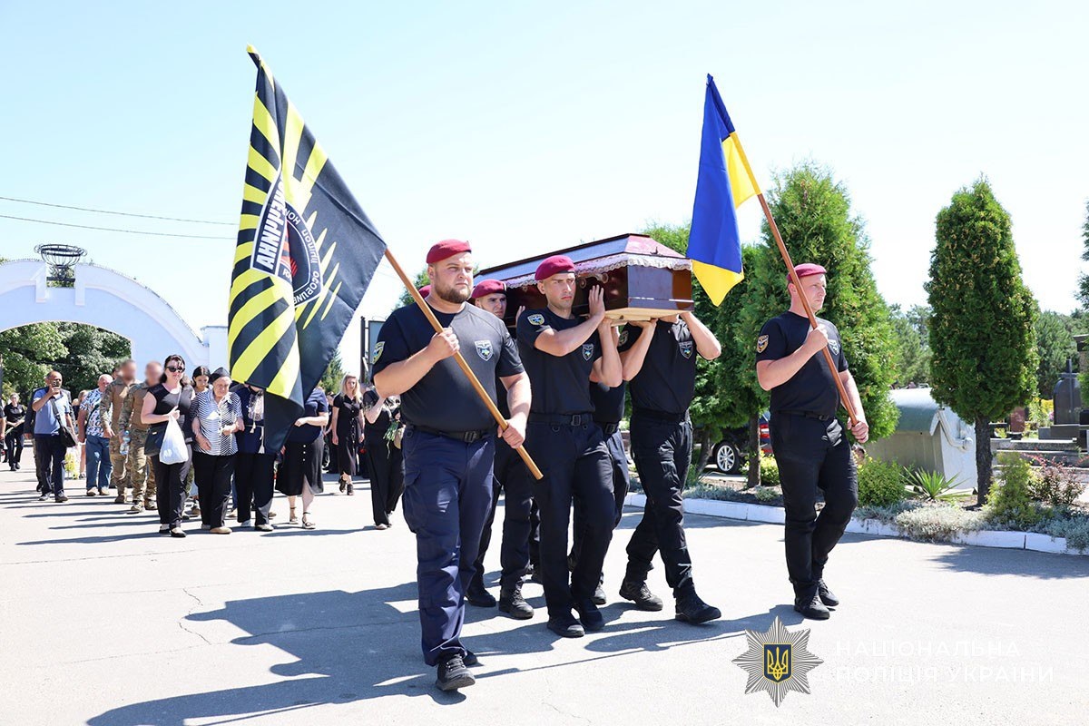 Новини України - На Донеччині попрощалися з трьома полеглими поліцейськими