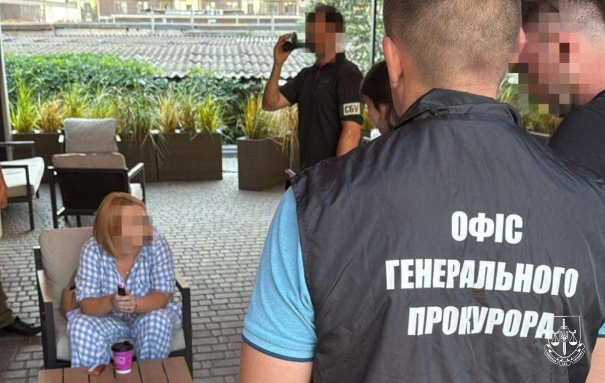 Новини України - Посадовицю Одеської митниці спіймали на хабарі