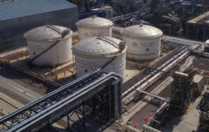 Новини політики - Росія вдарила по нафтобазі SOCAR на Одещині - ЗМІ