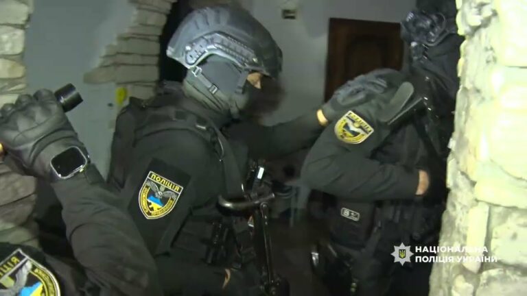 Торгівля людьми для трудової експлуатації іноземців в Україні: поліцейські викрили злочинну схему