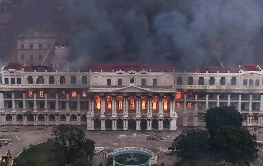 Новини світу - Акції в Непалі: з'явилось відео пожежі парламенту