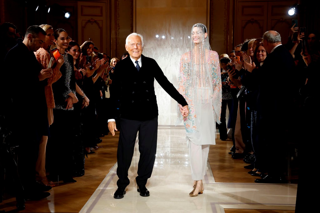 Новини бізнесу - Армані заповів розпродати його модний дім