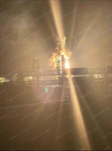 Новини світу - Атака дронів: у Леніградській області горить НПЗ